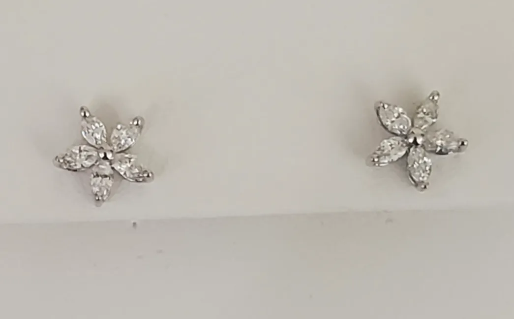 14kt White Gold Diamond Earrings