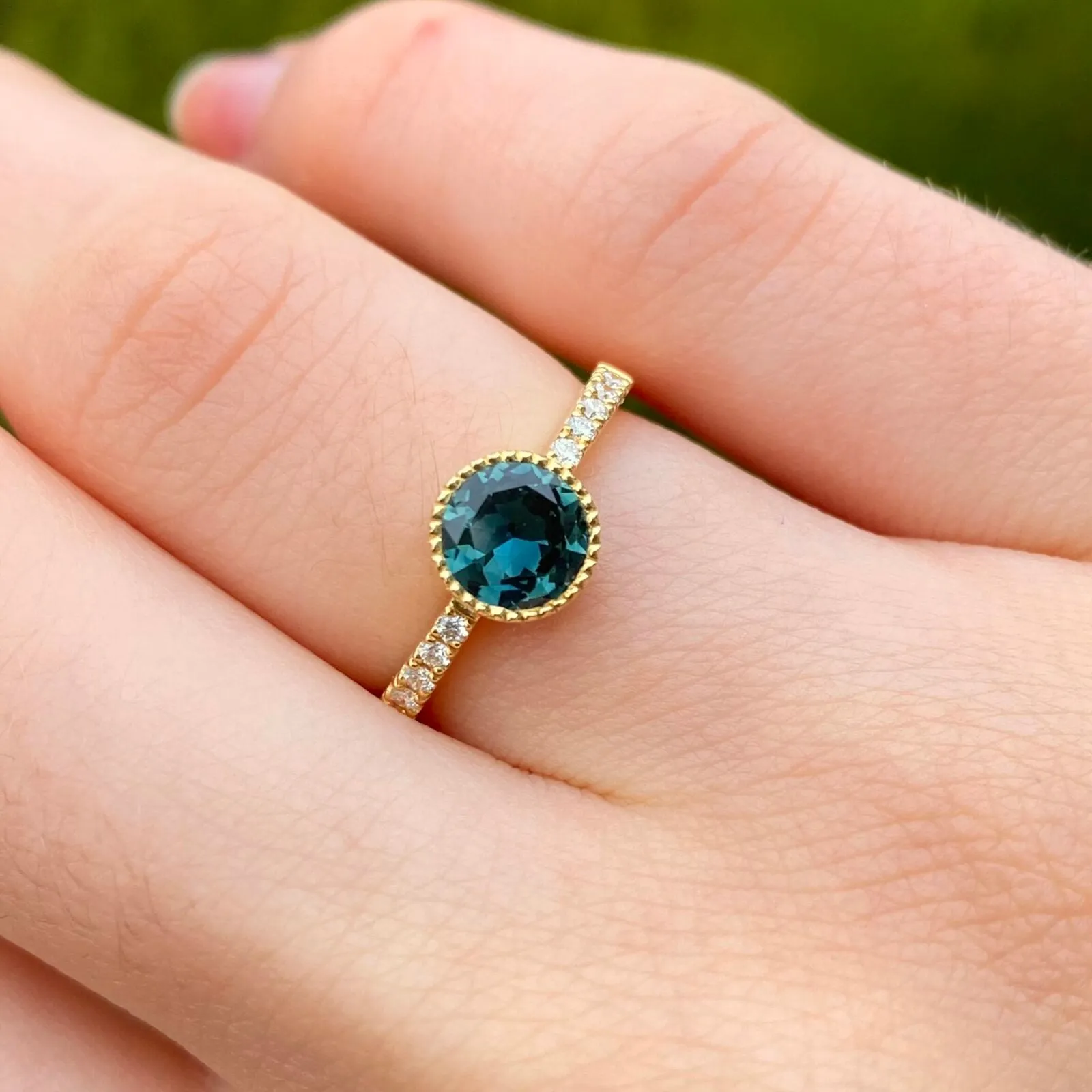 18ct Gold Parti Sapphire & Pavé Diamond Band Solitaire Engagement Ring (Size L, Resize L 1/2 - M)
