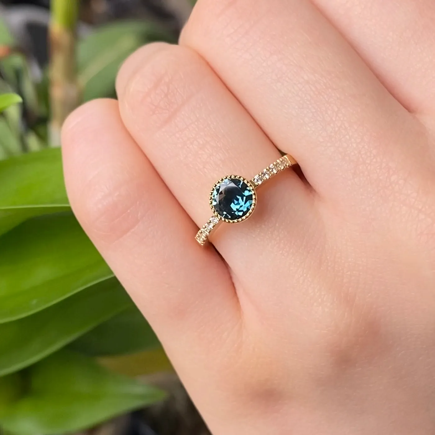 18ct Gold Parti Sapphire & Pavé Diamond Band Solitaire Engagement Ring (Size L, Resize L 1/2 - M)