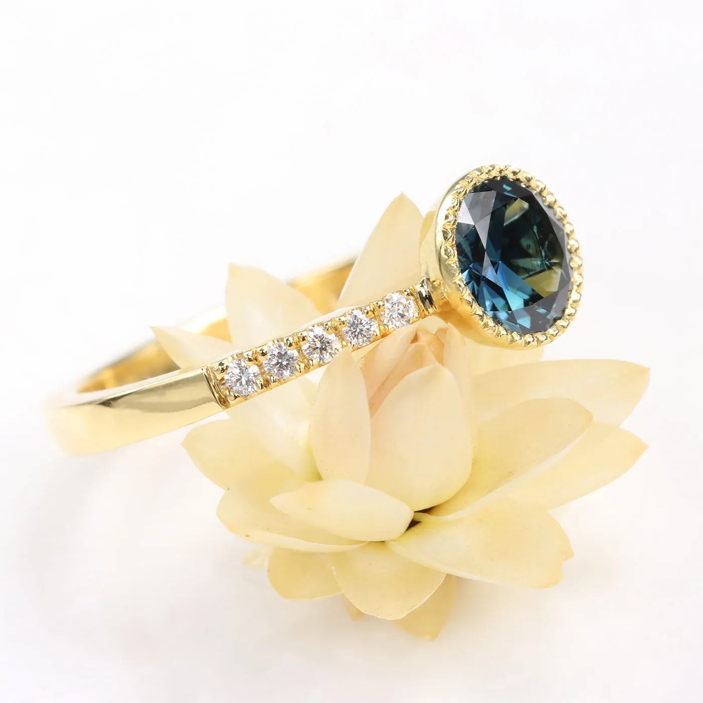 18ct Gold Parti Sapphire & Pavé Diamond Band Solitaire Engagement Ring (Size L, Resize L 1/2 - M)