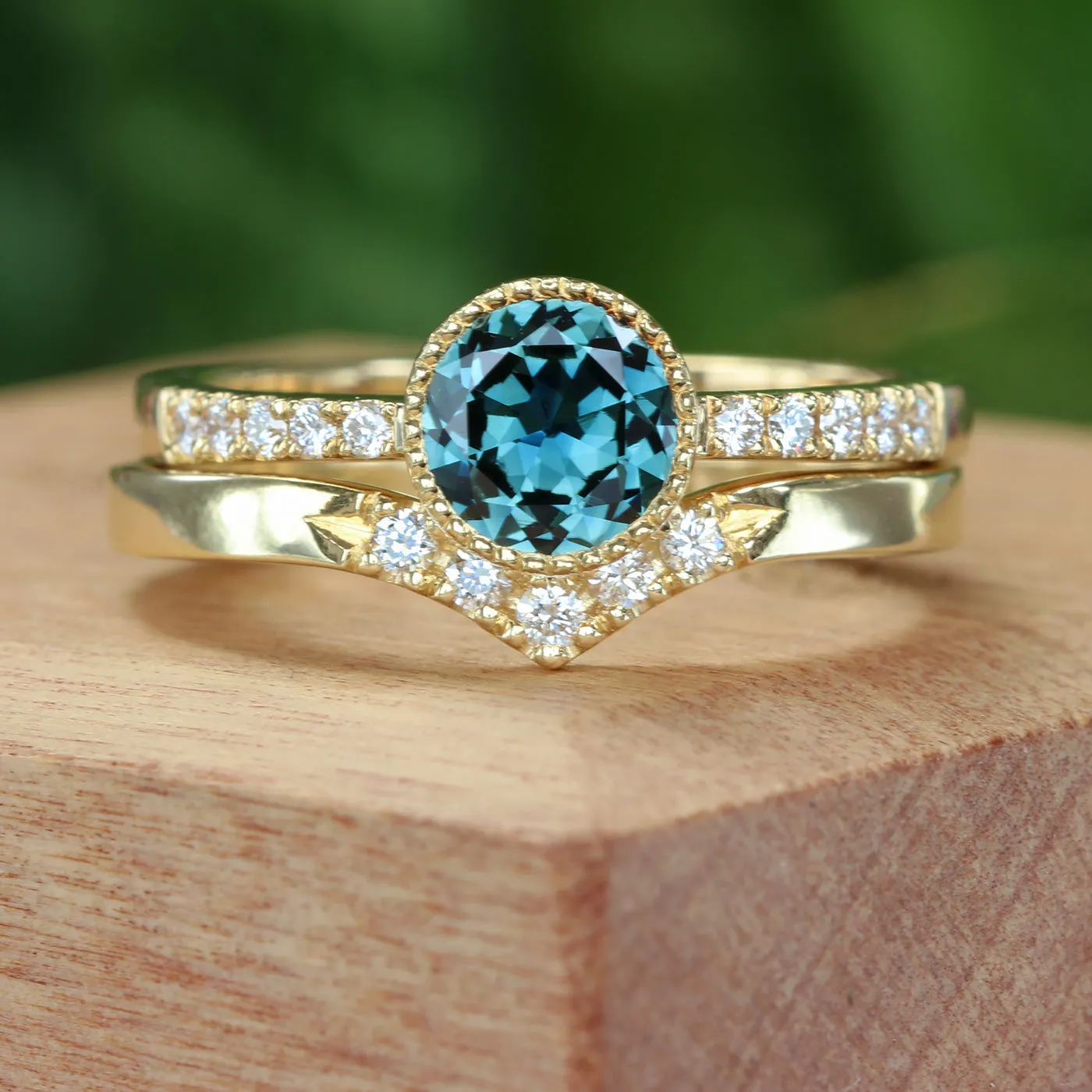 18ct Gold Parti Sapphire & Pavé Diamond Band Solitaire Engagement Ring (Size L, Resize L 1/2 - M)