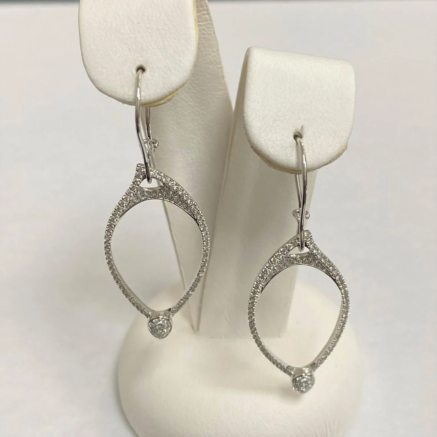 18kt White Gold Diamond Dangle Earrings