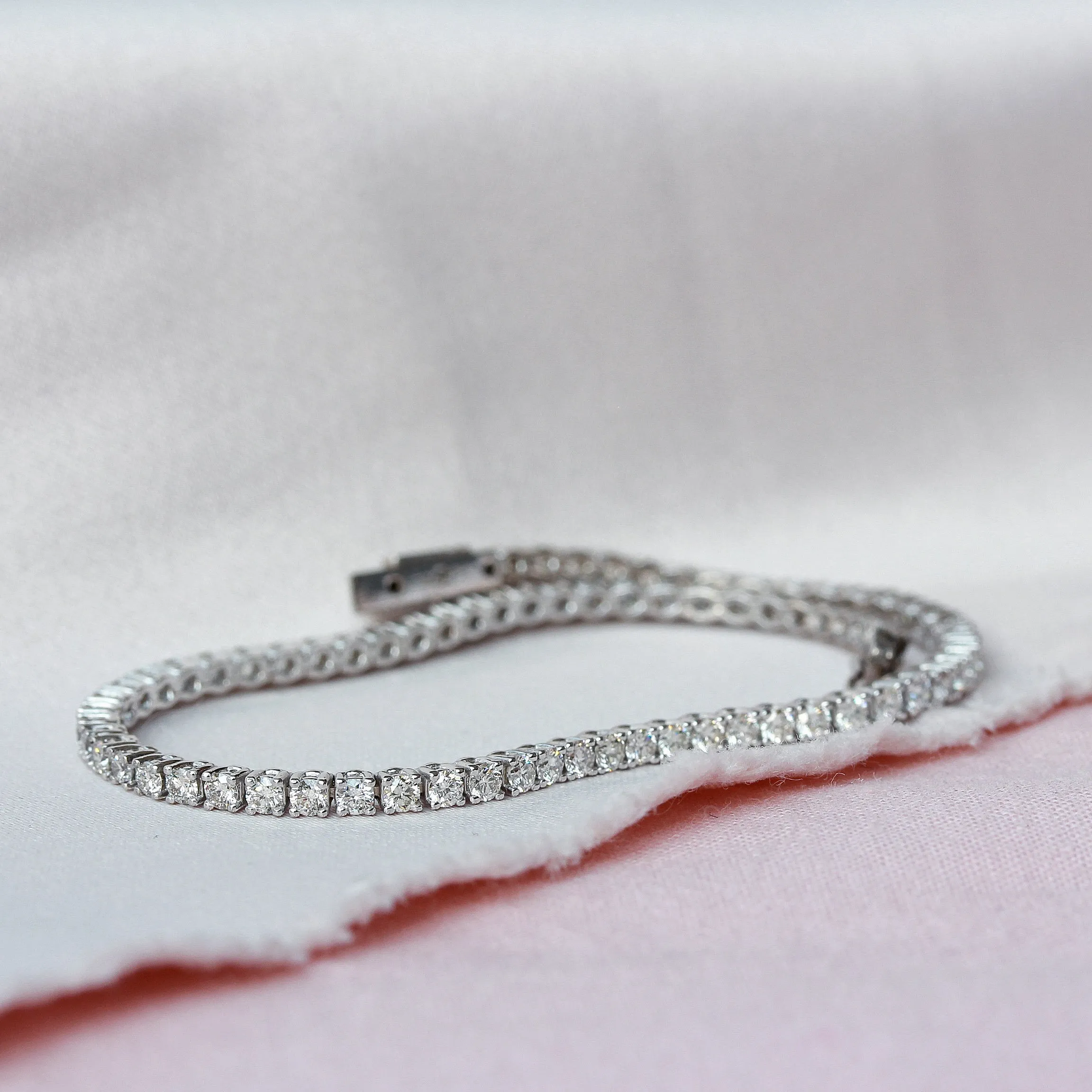 Classic diamond tennis bracelet 2.80 carat