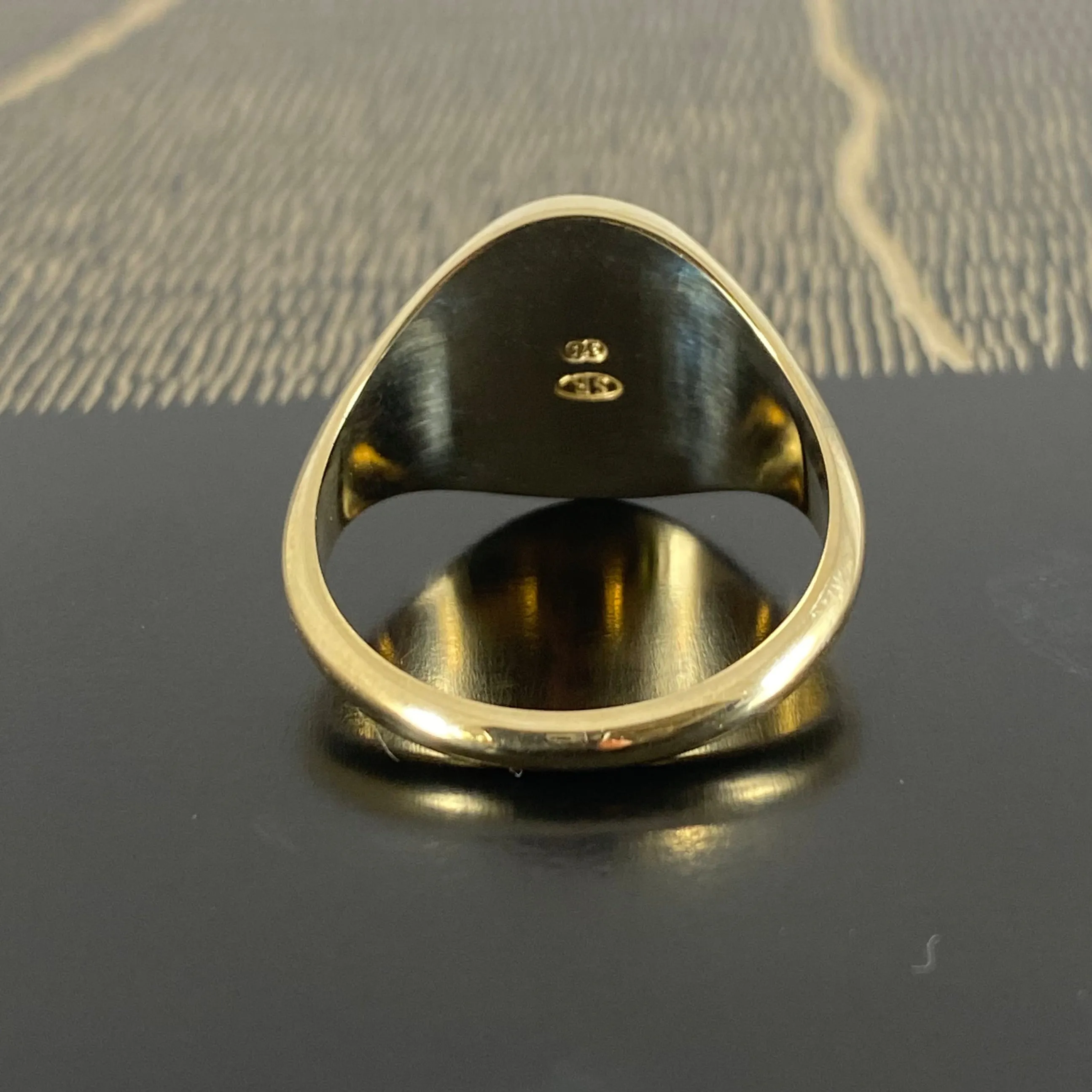 Classic Oval 16mm x 13mm - 9 Carat Yellow Gold Signet Ring