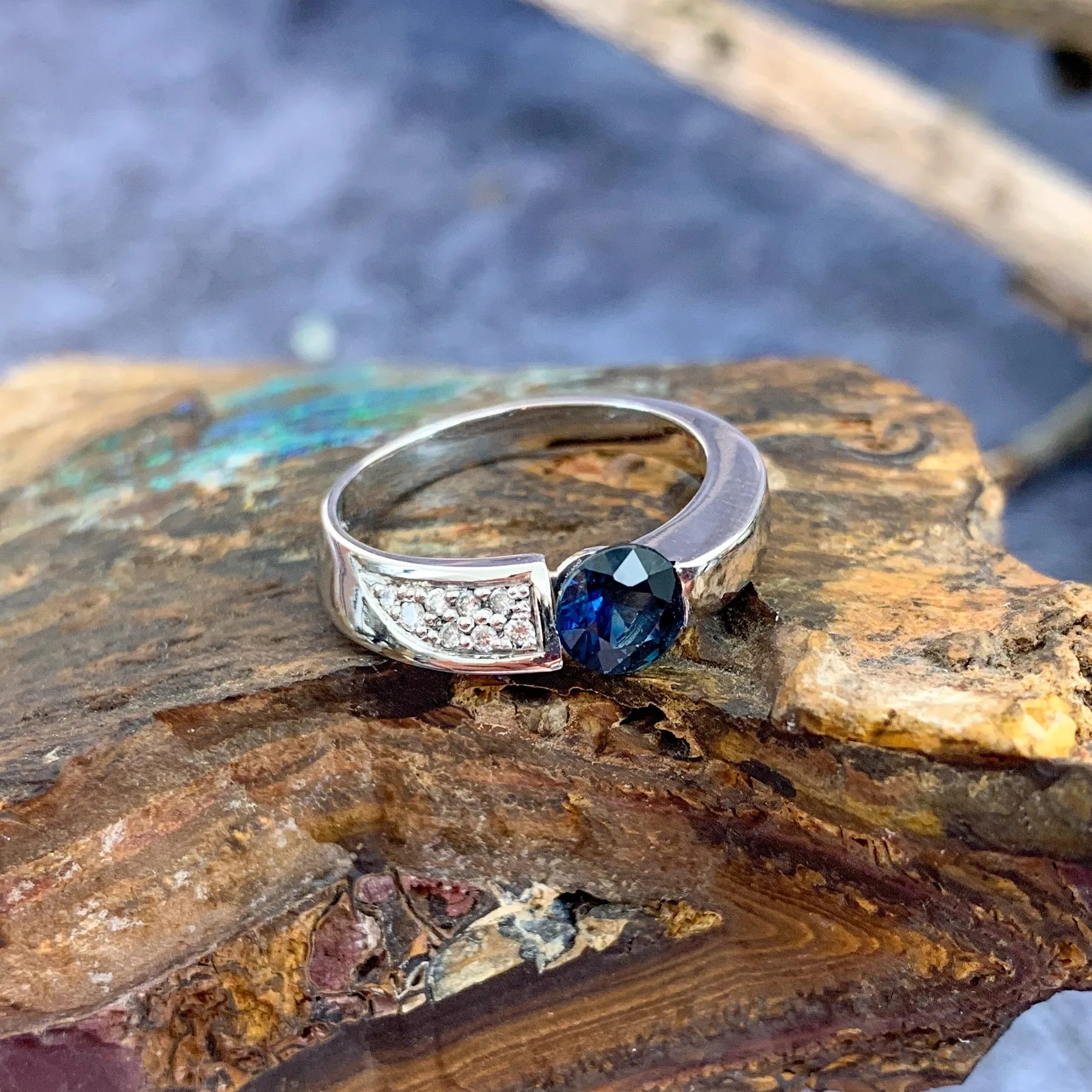 One Platinum ring 0.92ct Australian Sapphire and Diamond ring