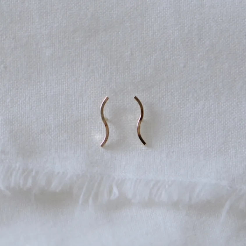 Swerve Stud Earring - Solid 14kt